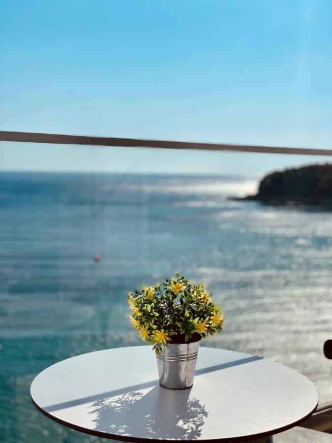 Ionian Terrace Bed & Breakfast Himare Eksteriør bilde