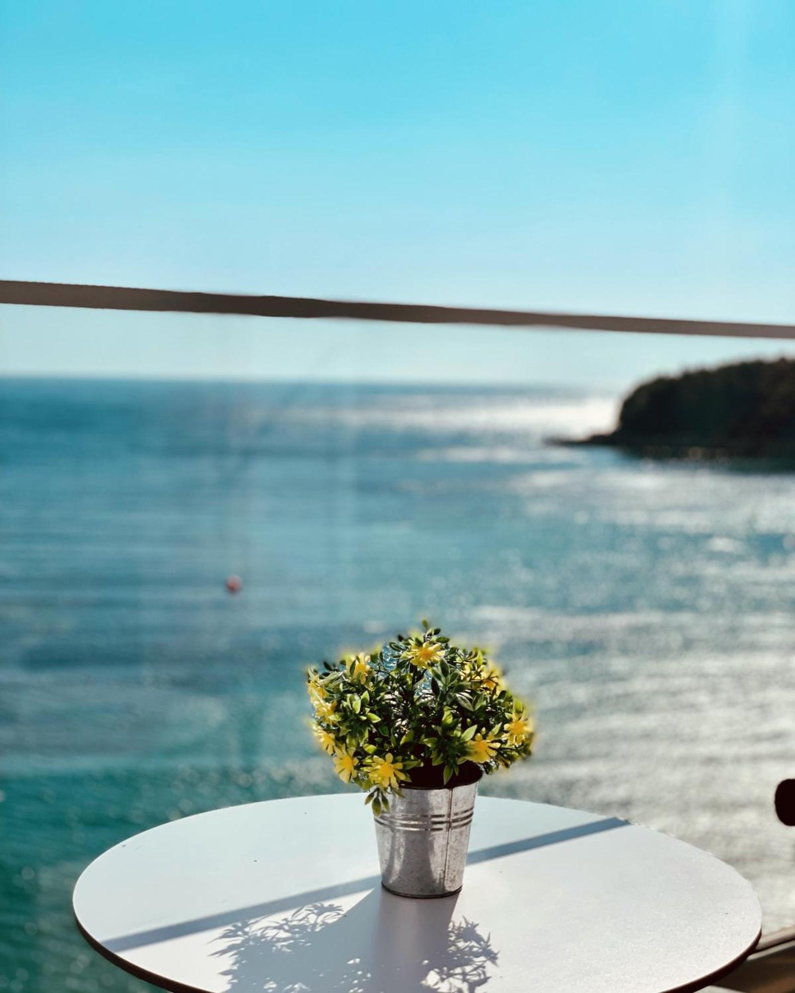 Ionian Terrace Bed & Breakfast Himare Eksteriør bilde